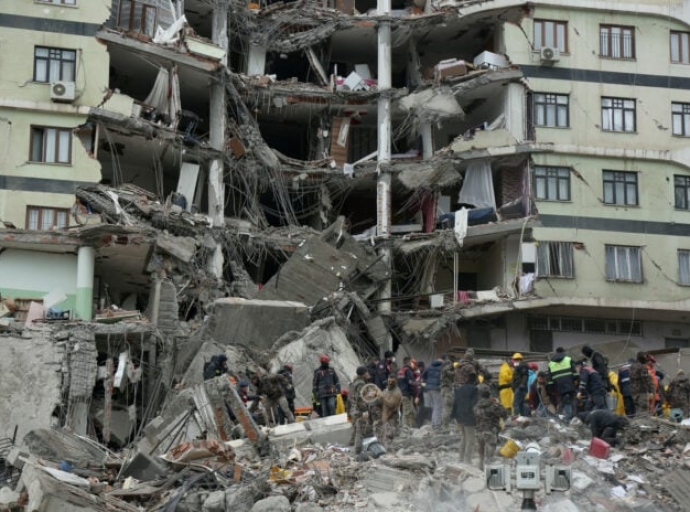 Συγκέντρωση ειδών πρώτης ανάγκης για τους σεισμόπληκτους της Τουρκίας και της Συρίας από τον Δήμο Τεμπών